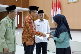 Pemkab Bekasi santuni 1.000 santri yatim dan duafa