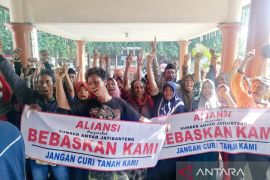 Puluhan warga terdampak aktivitas tambang demo ke DPRD Situbondo