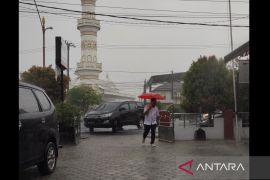 BMKG minta masyarakat Kalteng waspada potensi hujan lebat disertai petir sepekan ke depan