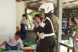Petugas gabungan gelar razia pelajar bolos sekolah di Kota Madiun