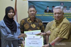 Bangka Barat salurkan bansos pendidikan Rp122,25 juta