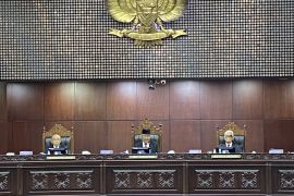 MKMK jatuhkan sanksi teguran lisan kepada 6 hakim konstitusi