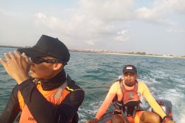 Basarnas Bali sisir Pantai Batubelig cari warga China yang hanyut