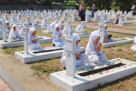 Pelajar TK dan SD di Pare tabur bunga hormati jasa Pahlawan