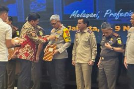 Kapolda Sulut terima Pin Emas dari Menteri ATR/BPN