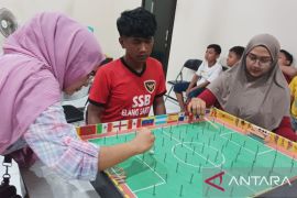 Permainan tradisional sepak bola paku sambut Piala Dunia U-17