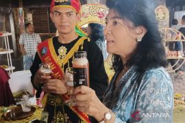 Bule Singapura suka minuman 'Ber Pala' di PKA8