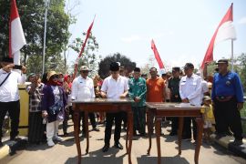 Pemkab Trenggalek resmikan jembatan penghubung tiga desa