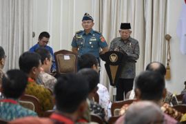 Govt rewards incentives to 26 regions for reducing extreme poverty
