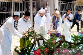 Cak Imin ziarah makam Pahlawan Nasional Kiai As'ad