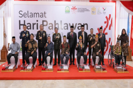 Peringati Hari Pahlawan, Pemerintah Aceh berikan pin emas untuk keluarga pejuang kemerdekaan