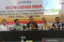 Ketua Bawaslu Kampar minta media awasi pemilu