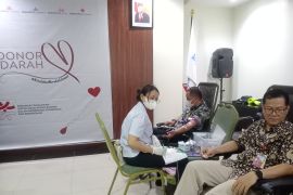 AP I Bandara El Tari gelar donor darah peringati Hari Pahlawan
