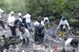 Sebanyak 1,52 ton sampah berhasil dikumpulkan  di Pantai Berbas Bontang