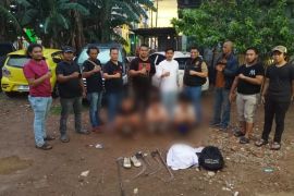 Polisi tangkap tiga pelajar yang bawa senjata tajam