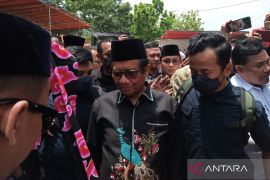 Menkopolhukam ajak ratusan mahasiswa dan santri jaga pemilu damai