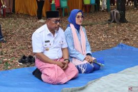 Gubernur Maluku dapat gelar adat 'Sembilan Luar' dari masyarakat Banda Naira