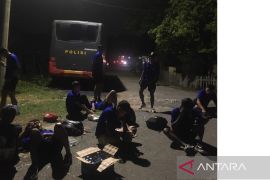 Pemain Persiba Balikpapan amankan diri ke Mako Brimob dari suporter