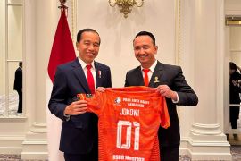 Persiraja serahkan jersey khusus untuk  Jokowi di Amerika