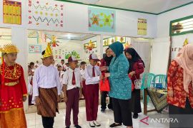 Mukomuko bersama TP PKK kampanyekan gemar makan ikan ke siswa sekolah