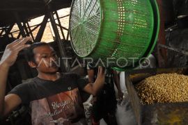 Dampak kenaikan harga kacang kedelai impor