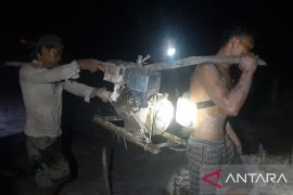 Polisi Bangka amankan delapan orang penambang biji timah tanpa izin