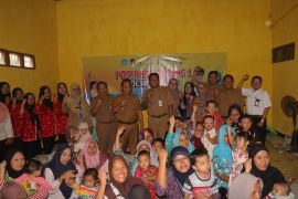 INKA salurkan 280 paket bantuan pangan bergizi untuk balita stunting di Desa Dimong Jatim