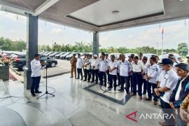 Seluruh kepala desa di Balangan dibekali mobil operasional