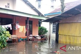 BPBD Belitung minta warga memperhatian kebersihan aliran sungai