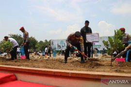 Menko PMK Muhadjir Effendy dan Kapolri luncurkan penanaman 10 juta pohon di Madiun