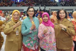 Pj Wali Kota Kediri ingatkan sesama perempuan berbagi pengalaman