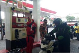 Pengendara ojek daring di Kota Kediri terima BBM gratis