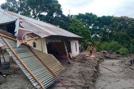 Seorang warga hilang akibat banjir di Samosir