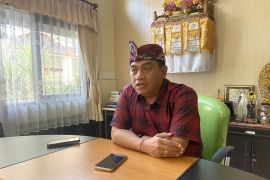 Masyarakat Bali prioritas membutuhkan diarahkan suntik Vaksin Anti Rabies di kantor Dinkes