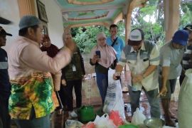 Kembangkan Ekonomi Desa, Adaro Berikan Pelatihan Pembuatan Pakan Lokal