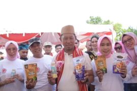 Kendari kenalkan produk tenun melalui Pasar Kreatif