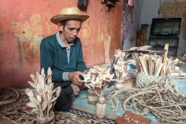 Pria di Serang berhasil manfaatkan limbah pelepah pisang bernilai jual