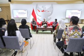 Tenaga perawat diminta terus tingkatkan kompetensi