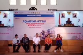 Lomba dayung  "Solu Bolon" ramaikan Aquabike  Jetski World Championship Danau Toba