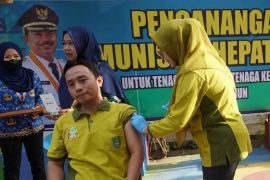 Pemkot Madiun suntikkan vaksin Hepatitis B tenaga medis dan nakes