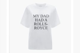 Victoria Beckham luncurkan kaus yang terinspirasi dari candaan suami