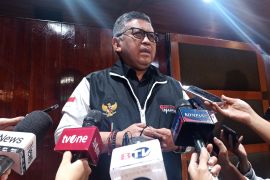 Hasto sebut menteri kader PDIP tetap bekerja profesional