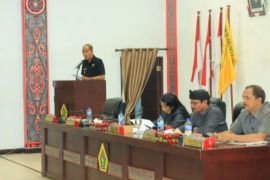 Wabup Samosir sampaikan Pengantar Nota Keuangan Ranperda Tentang P-APBD 2023.