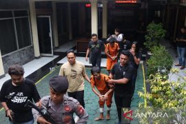 Polisi tembak dua terduga pembunuh sopir taksi online di Sukabumi