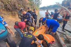 Tim SAR gabungan temukan bocah tenggelam di kolong Temberan