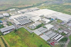 Daihatsu pasang panel surya di pabrik Karawang wujudkan energi bersih