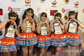 SKE48: Keunikan Indonesia kalau naik motor ada tiga orang