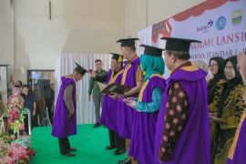 BKKBN Jambi mewisuda 47 siswa Sekolah Lansia