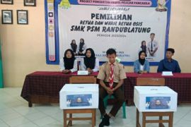 KPU Blora dan SMK PSM Randublatung bekali siswa jadi pemilih bijak