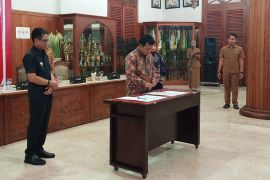 Pemkab, KPU dan Bawaslu Tulungagung tanda tangani NPHD Pilkada 2024